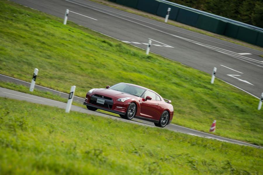  Nissan GT-R by JDM 2015 года  (фото 4 из 16)